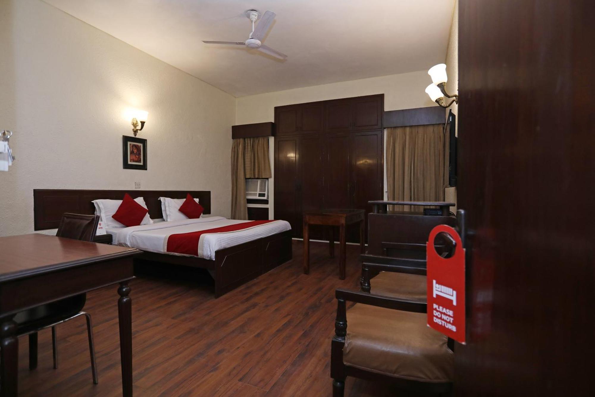 Collection O Hamilton Hotel New Delhi Bagian luar foto