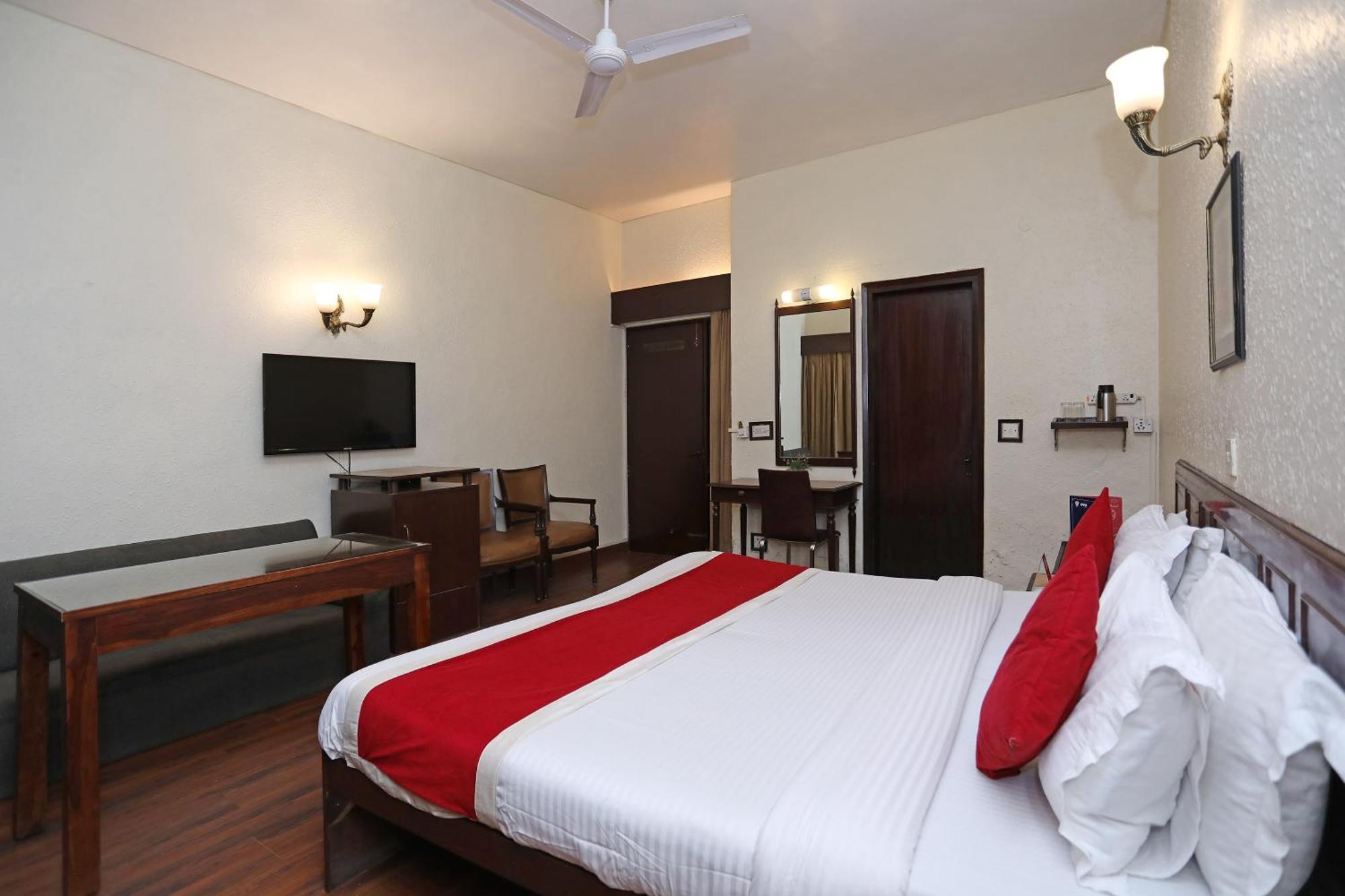 Collection O Hamilton Hotel New Delhi Bagian luar foto