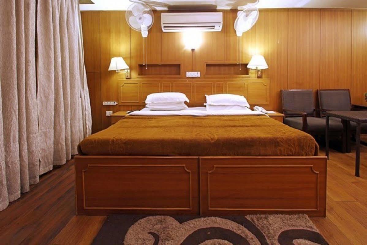 Collection O Hamilton Hotel New Delhi Bagian luar foto